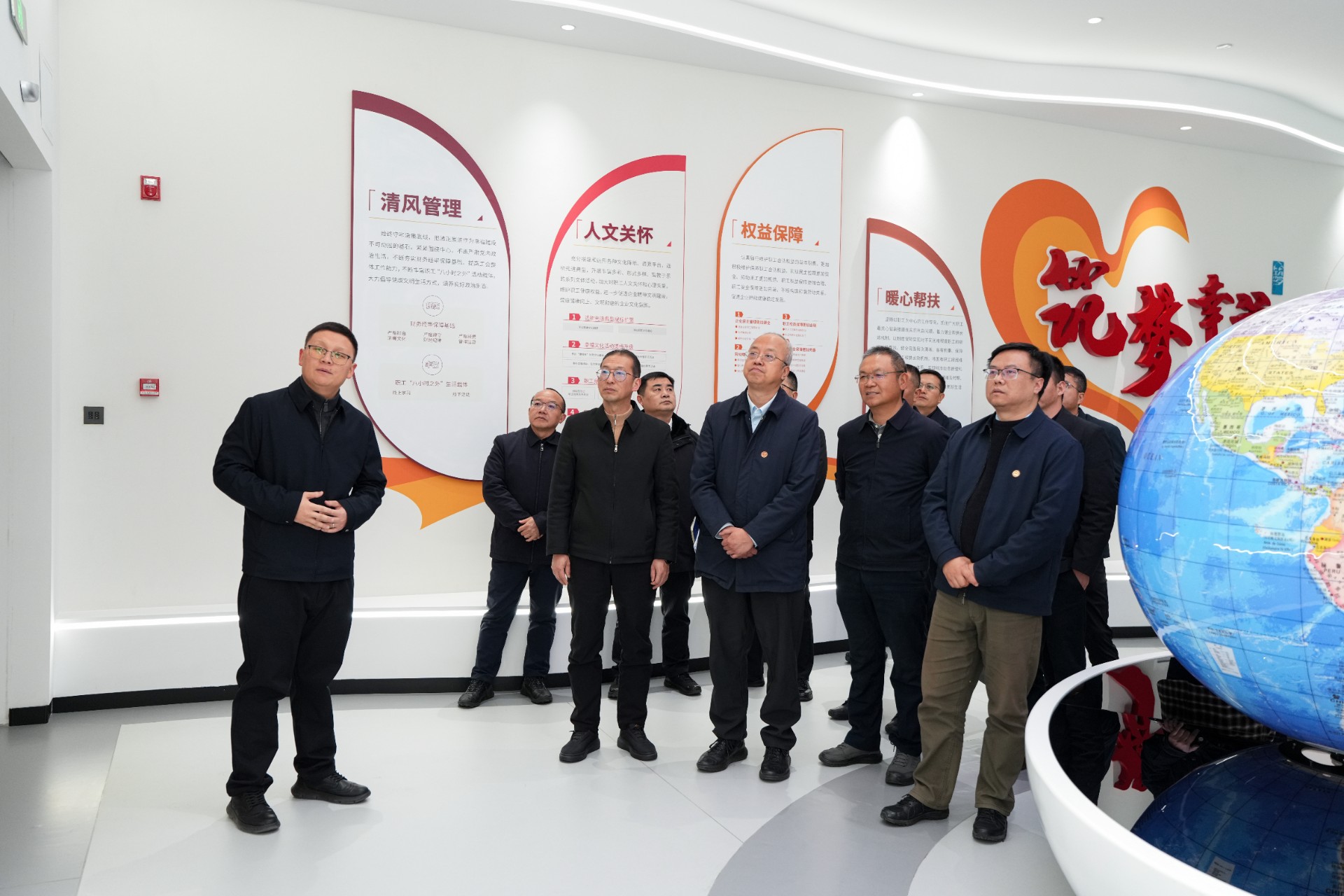 ​世界杯足球网与滇西应用技术大学交流座谈