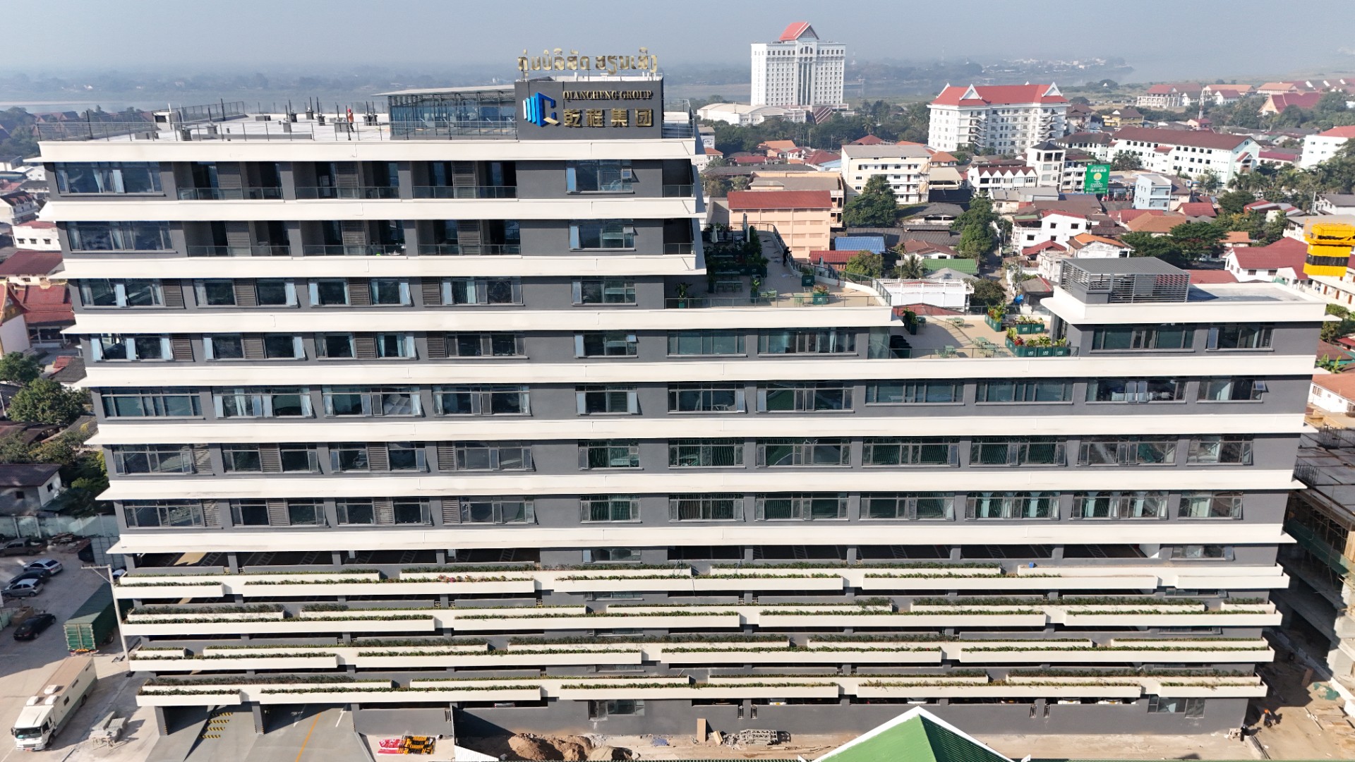 老挝中心世界杯足球比分附楼通过竣工验收