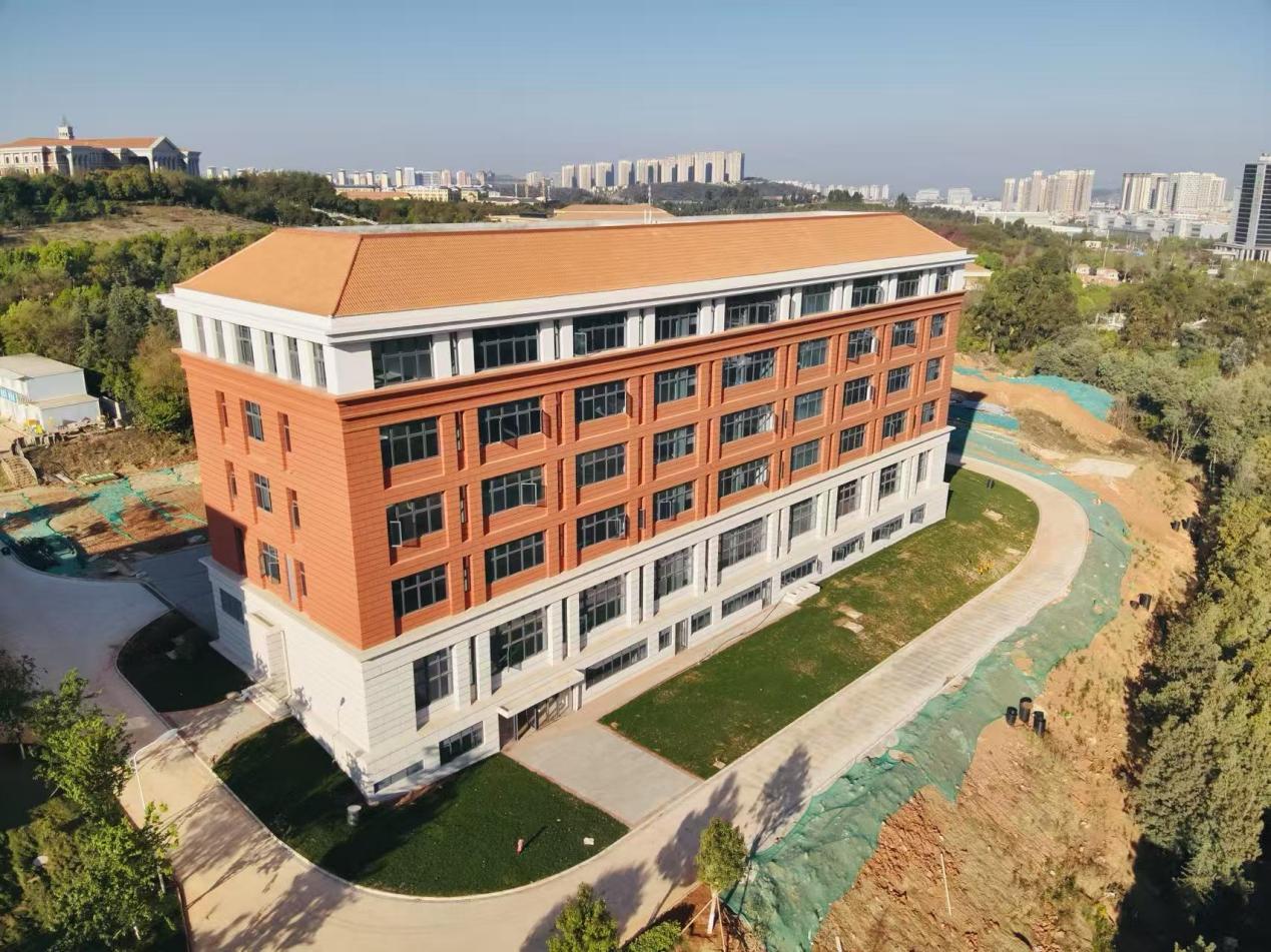 云南大学呈贡校区二期教学实验楼2号楼世界杯足球比分顺利通过竣工联合验收