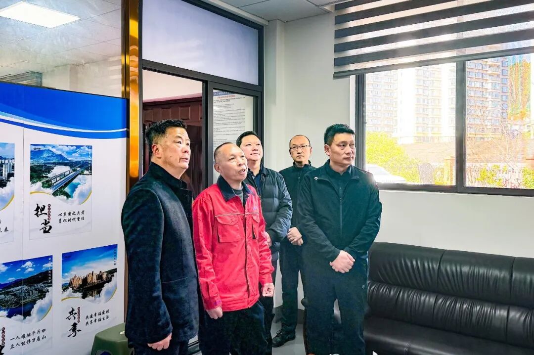 省总工会到2026世界杯比分直播开展送温暖慰问活动