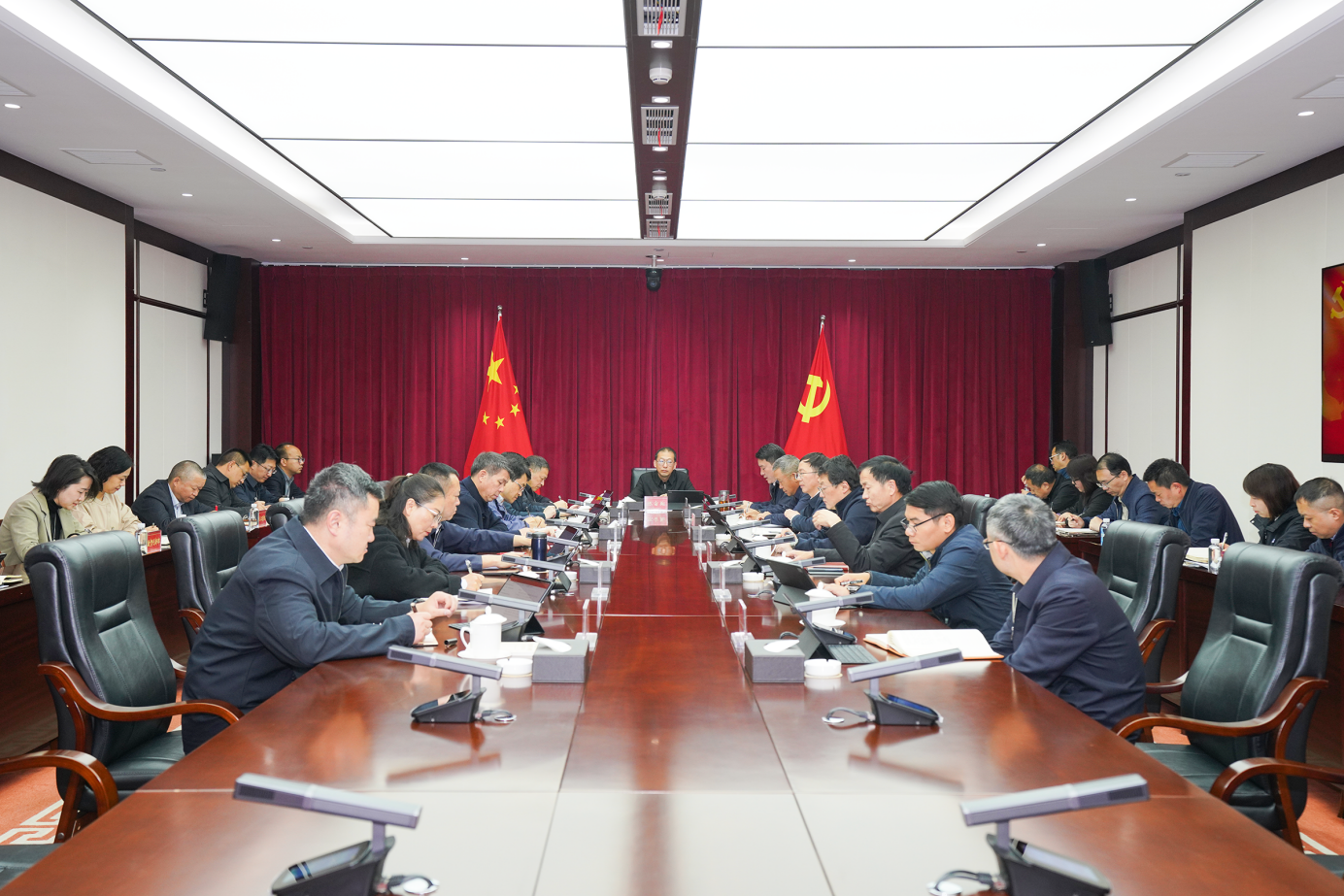 世界杯网址党委召开会议 认真传达学习习近平总书记重要讲话精神 进一步安排部署世界杯网址树立和践行正确政绩观学习教育工作