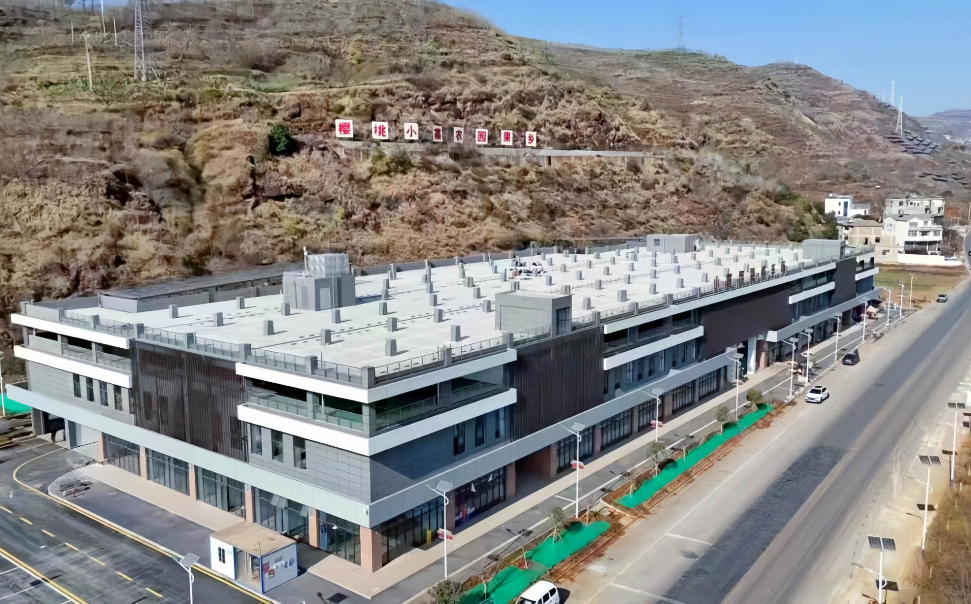 鲁甸县小寨镇智慧停车场建设项目通过竣工验收