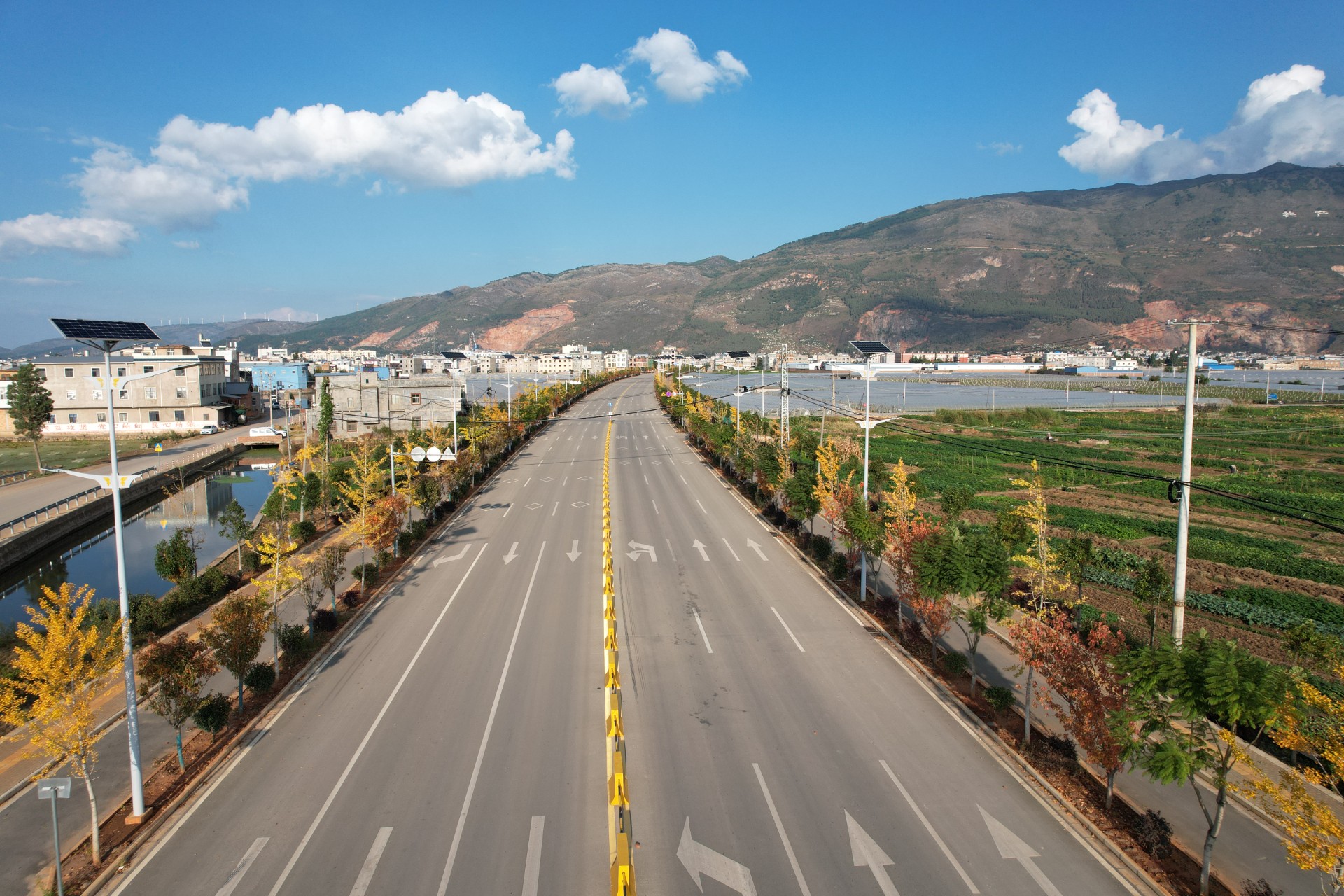陆良县中三路改扩建工程项目通过竣工验收