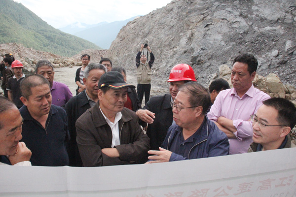 省政府铁路和高速公路建设督导组到世界杯足球比分香丽高速公路调研