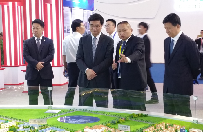 董华到世界杯官网合作平台南博会赛色塔项目展厅参观指导
