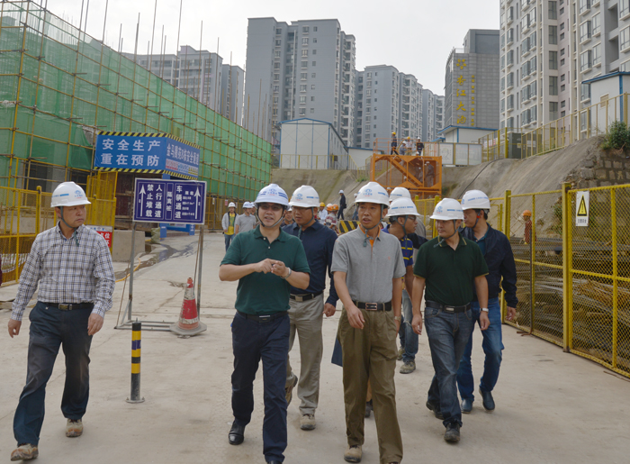 李家龙对2026世界杯即时比分在建项目进行安全生产带班检查