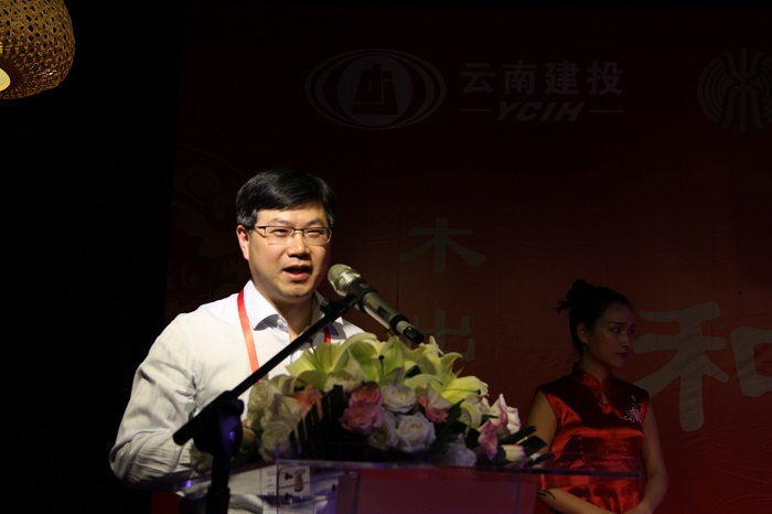 李家龙出席“世界杯官网合作平台杯”红木雕刻大赛颁奖典礼