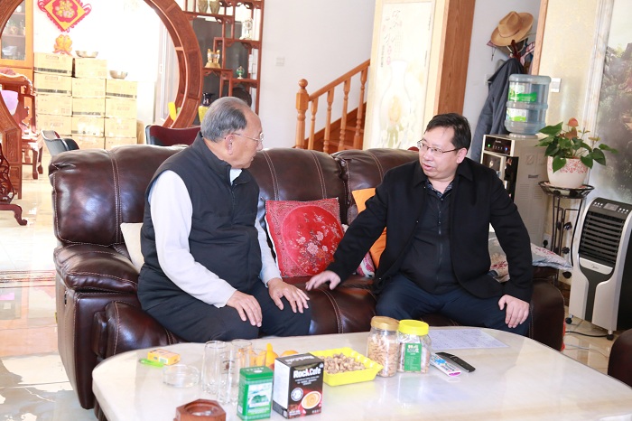 刘国强走访慰问世界杯官方老领导和困难职工