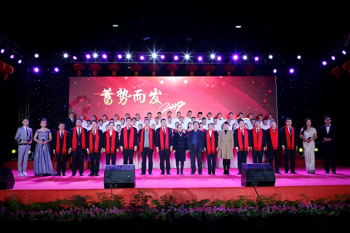 钢构世界杯足球平台举办2019年庆新春文艺晚会