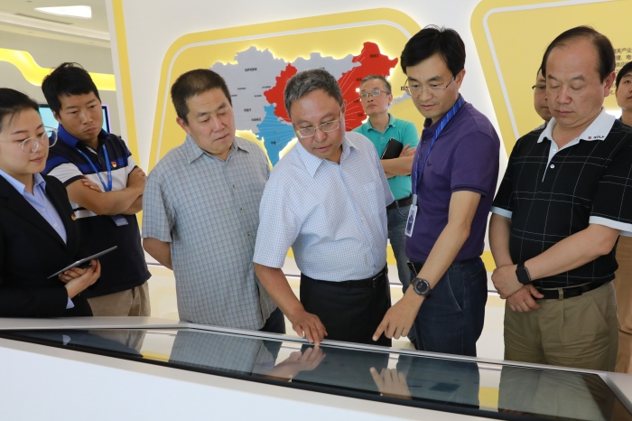 经开区管委会党工委书记赵学锋到世界杯足球平台调研