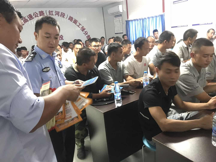 路面世界杯直播网元蔓项目部举办交通安全宣传教育讲座
