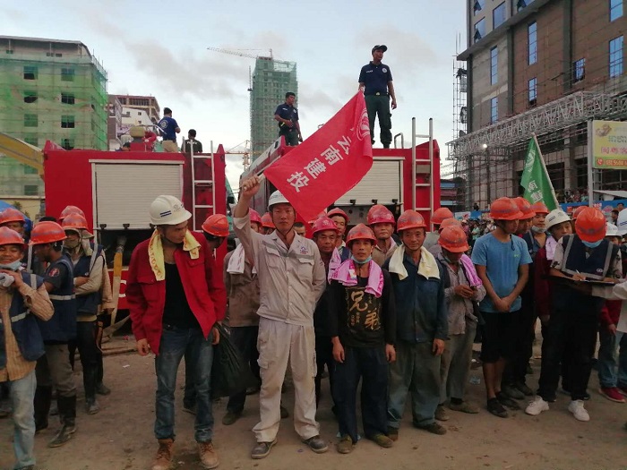 钢构世界杯直播网柬埔寨昊利项目部积极参与西港在建大楼坍塌救援
