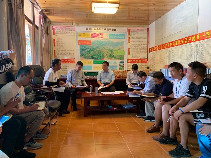 陈文双到集团帮扶挂联点玉龙县奉科镇奉联村调研