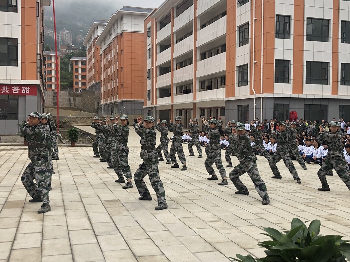 五世界杯比分网承建的大关复兴中学举行开学典礼