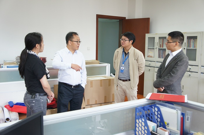 翁斌带队开展节前纪律作风建设突击检查