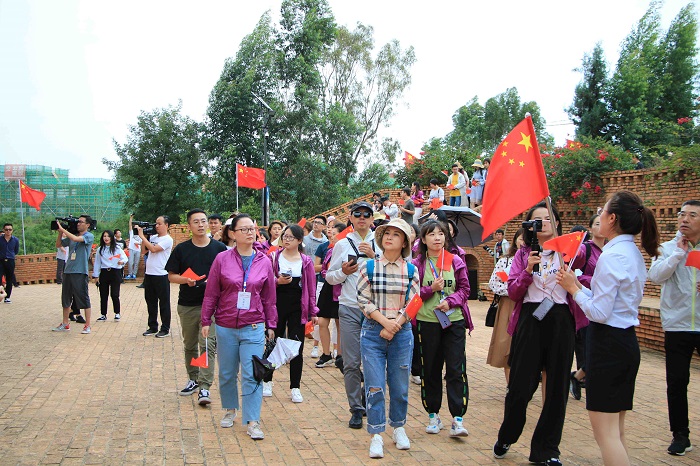 全国广电媒体走进东风韵宣介小镇建设发展成就