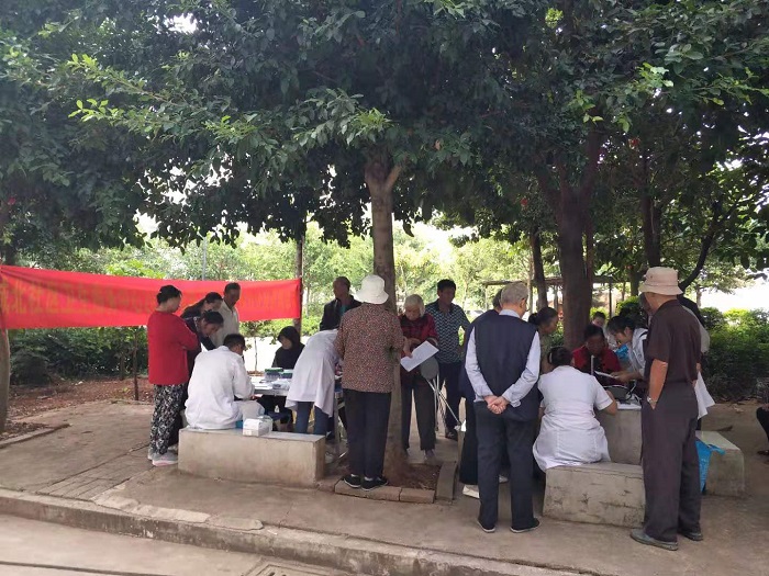 ​建投房地产世界杯网址筑远物业大屯家园组织老年人免费体检