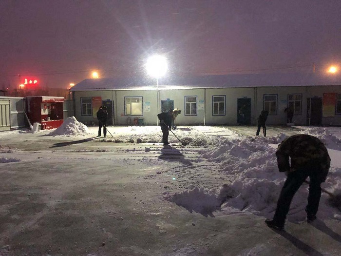四世界杯直播网长白山机场扩建项目扫雪除冰