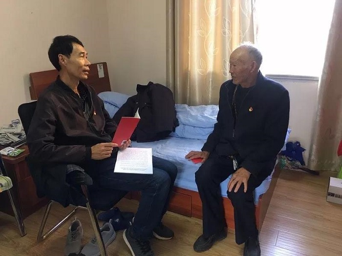 机安世界杯官网中文版为离退休老党员“送党课上门”