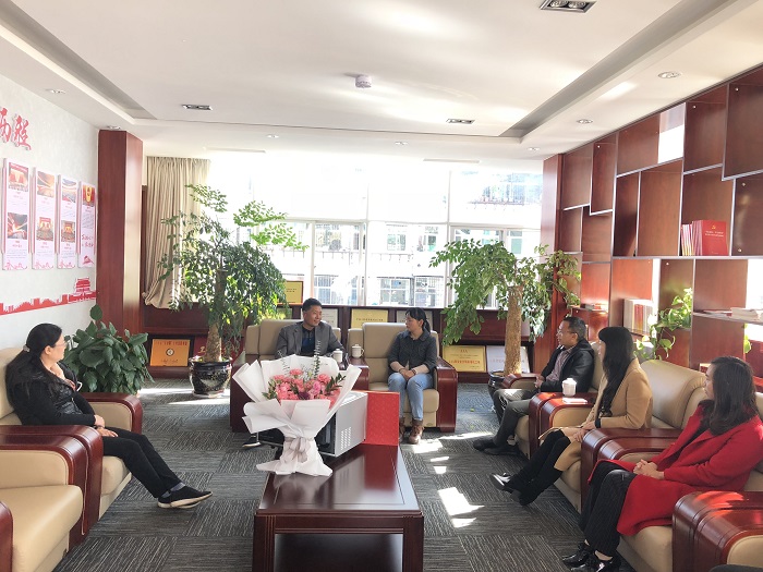 ​十二2026世界杯比分网为退休职工举办欢送会