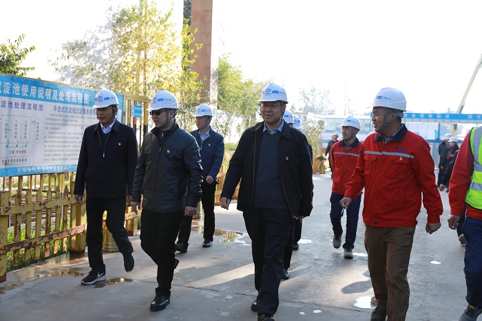 ​世界杯足球比分机关第一党支部与总承包公司直管二十党支部开展“共建交流”活动