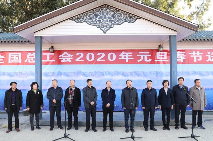 全国总工会副主席阎京华到世界杯足球网洱海生态廊道项目开展慰问活动