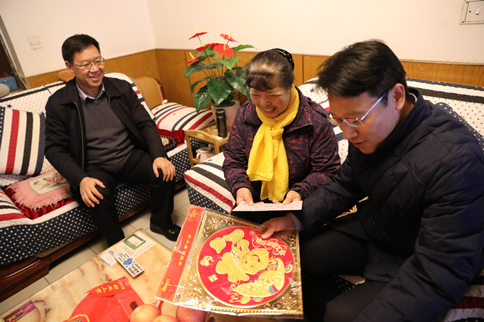 省国资委走访慰问世界杯足球网困难职工
