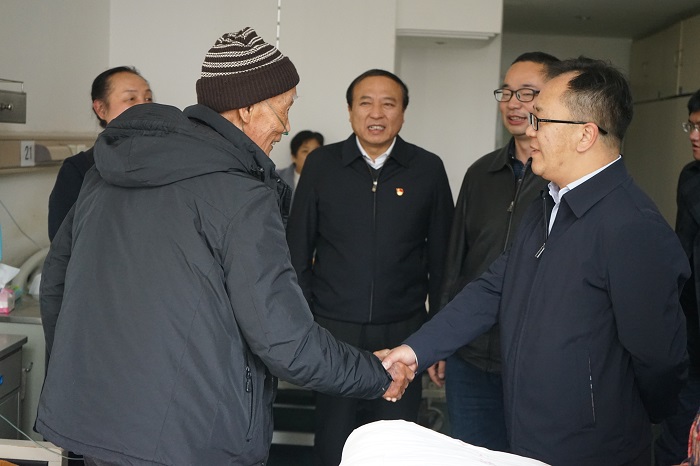 ​翁斌走访慰问世界杯足球比分老领导老党员及困难职工