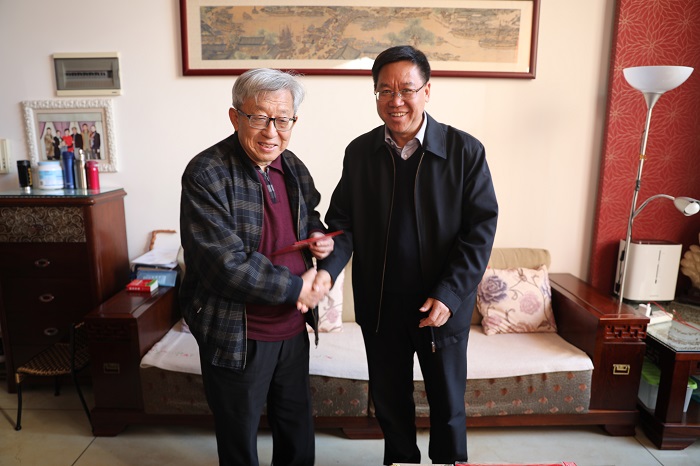 陈文双走访慰问2026世界杯即时比分老领导和困难党员职工