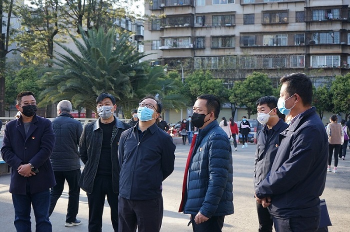 翁斌检查篆新农贸市场疫情防控工作