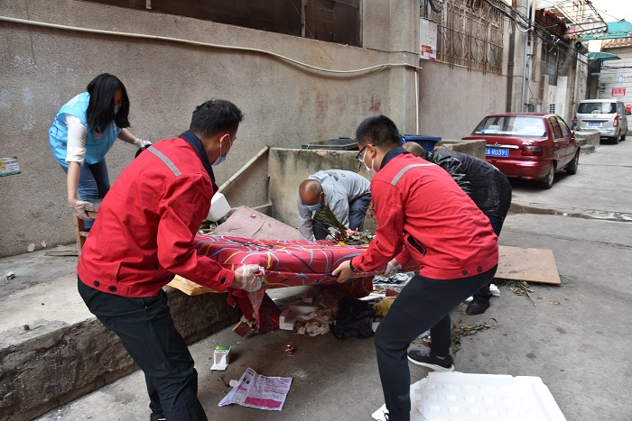 安装股份2026世界杯比分网参与街道整治清理活动