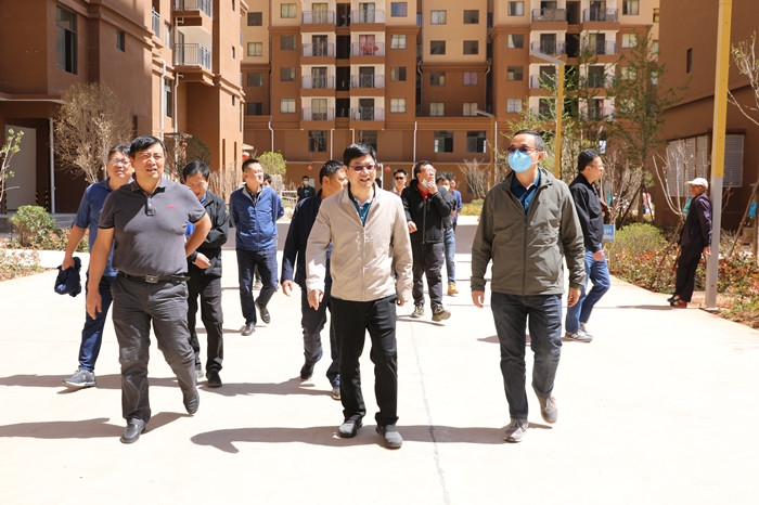 李家龙对集团易地扶贫搬迁项目进行“回头看”