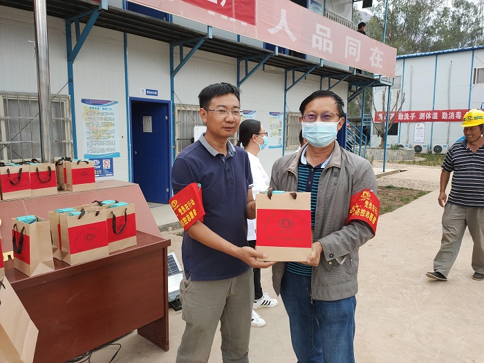 十一世界杯直播网“送清凉”到巧家蒙姑移民搬迁项目