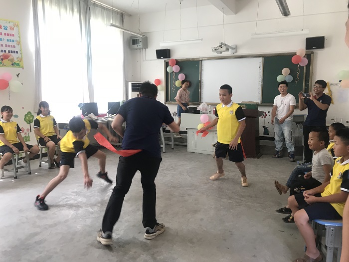 基投世界杯官网合作平台红河州南部高速项目青年与“折翼”天使共度“六一”