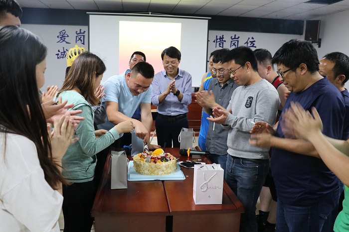 基投世界杯足球比分昭通片区为员工过集体生日