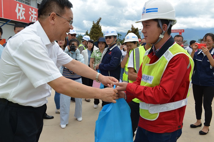 美加墨世界杯足球比分工会到大理片区送清凉