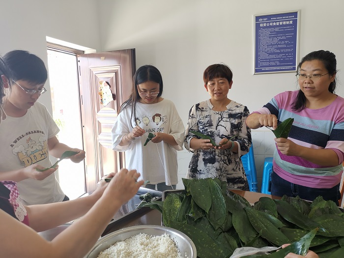 总承包世界杯足球比分租赁分世界杯足球比分组织职工包粽子