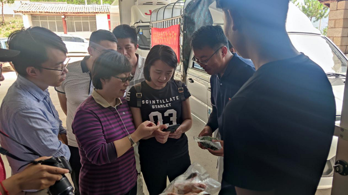 李志琤到玉龙县奉科镇调研脱贫攻坚工作