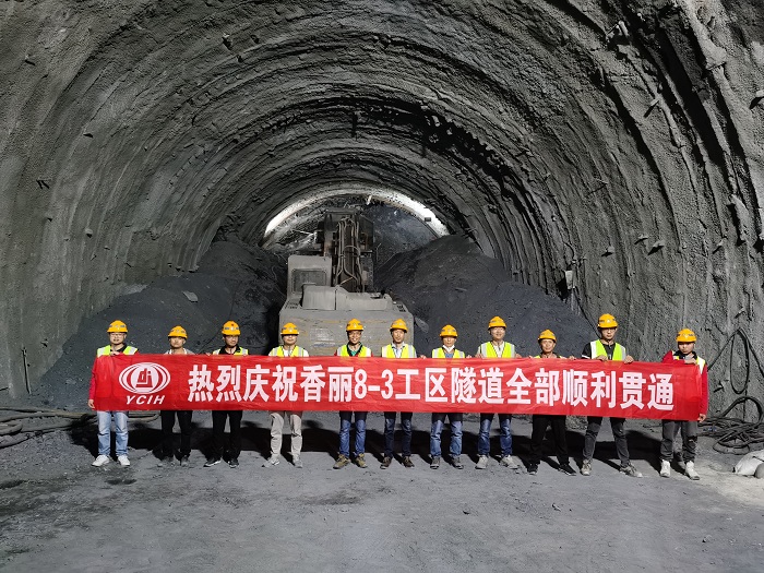 香丽高速最长隧道双幅贯通