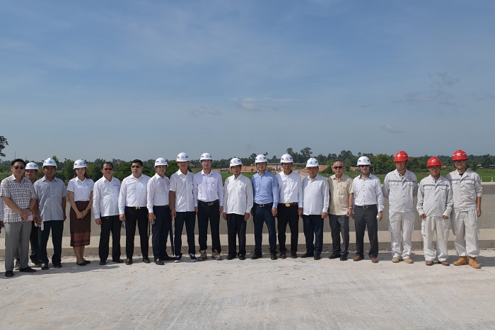 老挝万象市委书记兼市长辛拉冯·库派吞调研万万高速项目