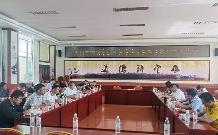 刘金荣会见丽江市副市长王斌