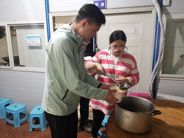 四世界杯足球比分预测蔓金高速项目部姜汤关怀员工