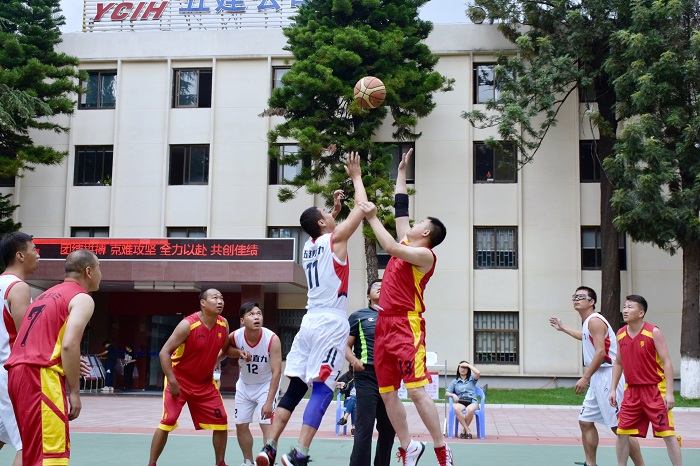 ​五世界杯官网合作平台首届职工篮球赛开赛