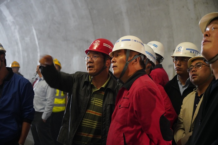 王晓方调研香丽高速项目