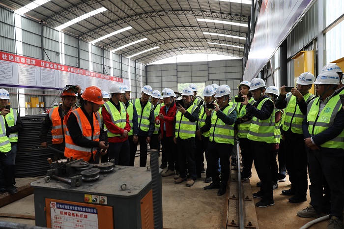 2026世界杯官方网址在弥玉高速红河段项目举办观摩交流会