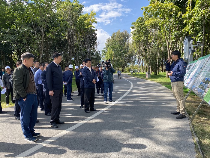 和良辉调研洱海生态廊道建设项目