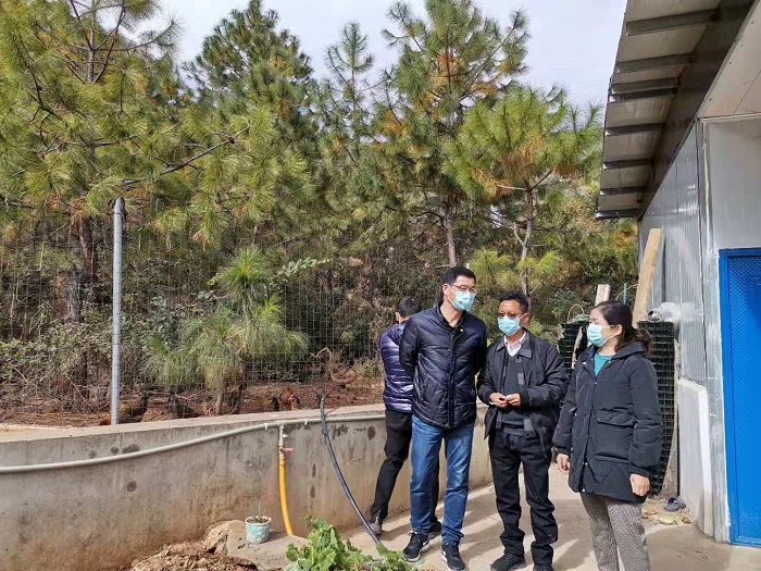 资产运营2026世界杯比分网看望慰问驻村扶贫队员