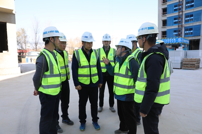 ​刘勇带班检查十公司空港经济区大板桥项目