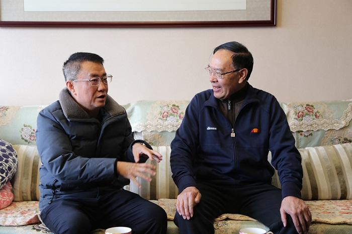 张骏看望慰问世界杯实时比分老领导和困难党员