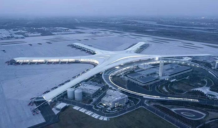 ​四世界杯直播网青岛新机场飞行区巡场路、围界及通道口工程通过行业验收